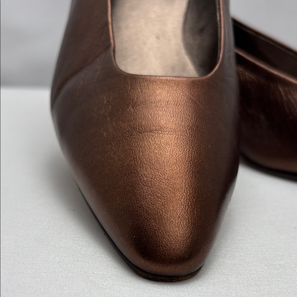 Golo Women 6.5 1980s Vintage Italy made Metallic Bronze Leather Power Pump #24
